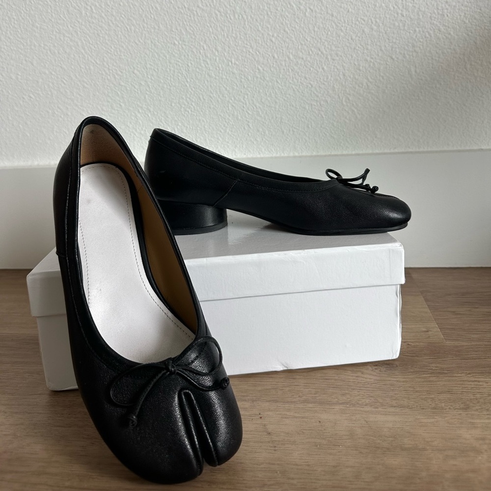 Chic Black Leather Loafers for Women
